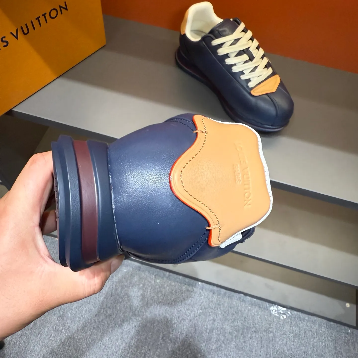 P540 Size 38-45 LV 🫏The colorful interpretation of BUTTERSOFT sneakers combines sheepskin, The colorful interpretation of LV BUTTERSOFT sneakers combines sheepskin and calfskin, bringing a super soft feel. Designed by Pharrell Williams, this '60s-inspired shoe features a padded upper that's been crafted by Louis Vuitton craftsmen to further enhance the comfort of the leather. In addition to the LV initials, it features multiple signatures, including natural leather trim and an embossed pattern of Pharrell Williams and lobster on the side, referencing the Fall/Winter 2025 men’s show. A must-have artifact for fashionistas✅